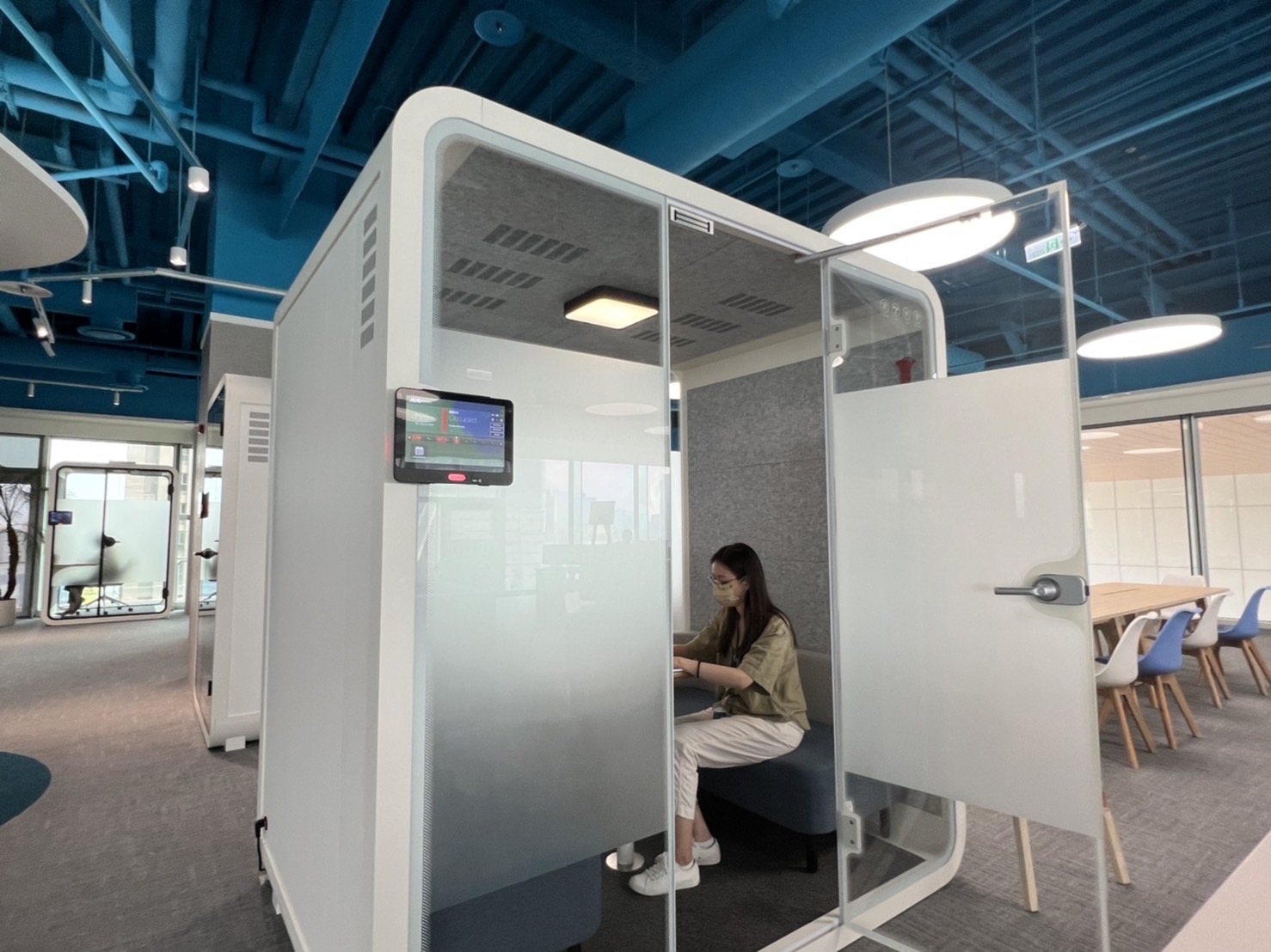 ag亚娱高雄據點的智慧行動辦公艙，展現ag亚娱在面板以外的研發應用軟實力